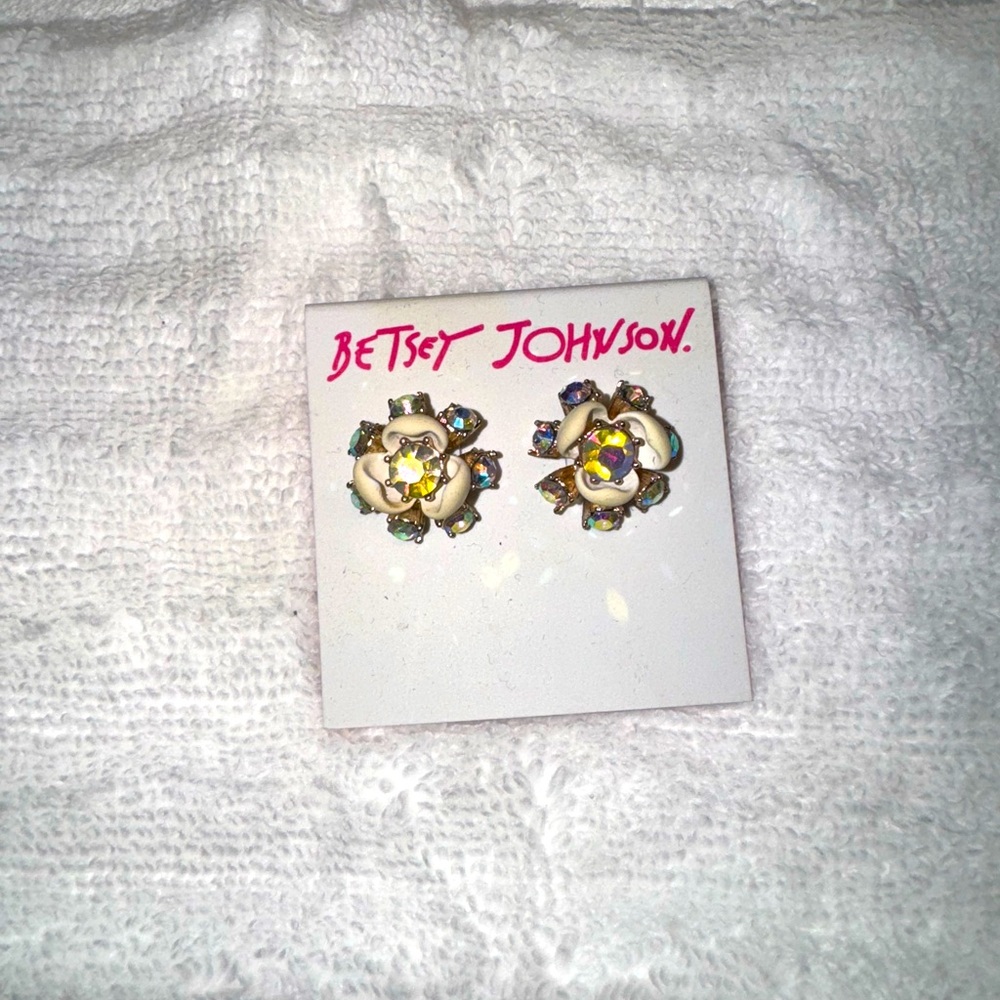 Betsey Johnson New Flower Pink & white Studs Earrings